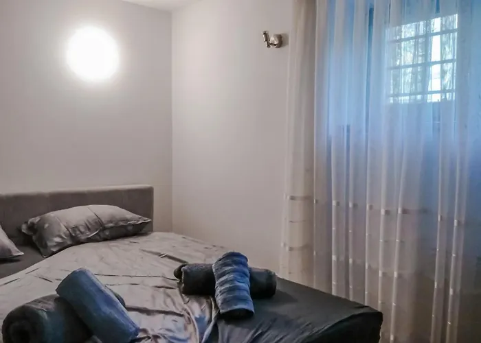 Majda Elegant With Prime Location And Parking Daire *