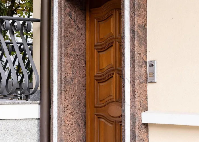 Majda Elegant With Prime Location And Parking *