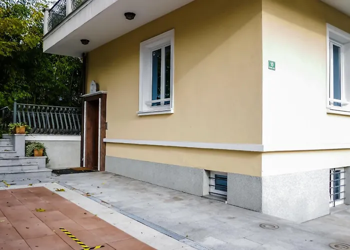 Majda Elegant With Prime Location And Parking Daire