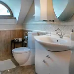 Majda Elegant With Prime Location And Parking Apartman