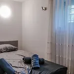 Majda Elegant With Prime Location And Parking Apartmán *