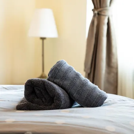 Majda Elegant With Prime Location And Parking *