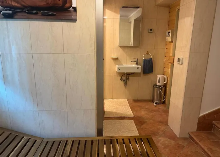 Majda Elegant With Prime Location And Parking