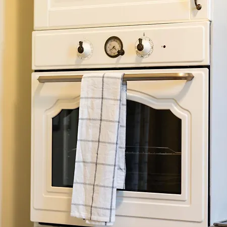 Majda Elegant With Prime Location And Parking