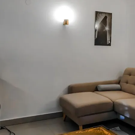 Majda Elegant With Prime Location And Parking Apartment *