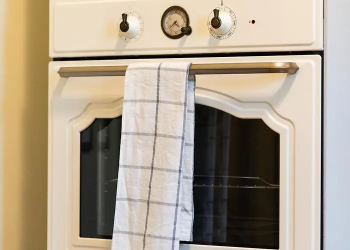 Majda Elegant With Prime Location And Parking